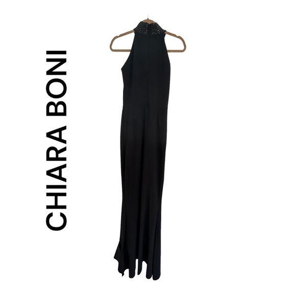 Be the Bell of the Ball in this gorgeous, super flattering gown by CHIARA BONI. - Picture 7 of 10